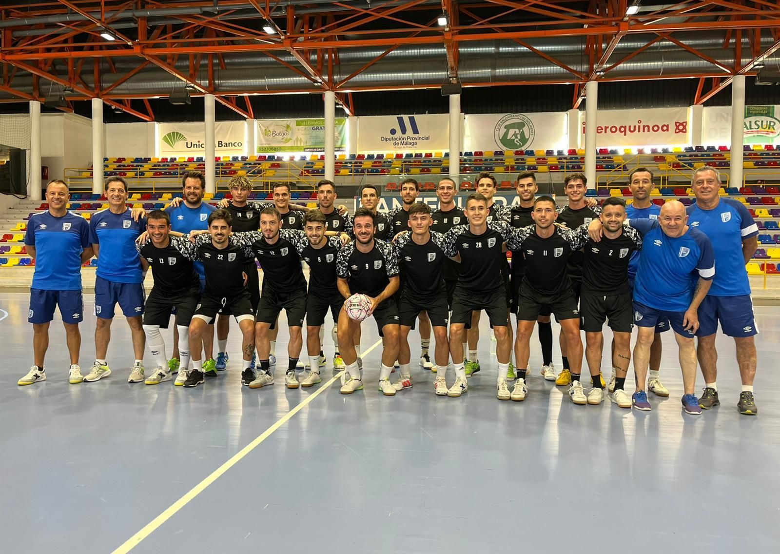 Plantilla del UMA Antequera durante el último entrenamiento.