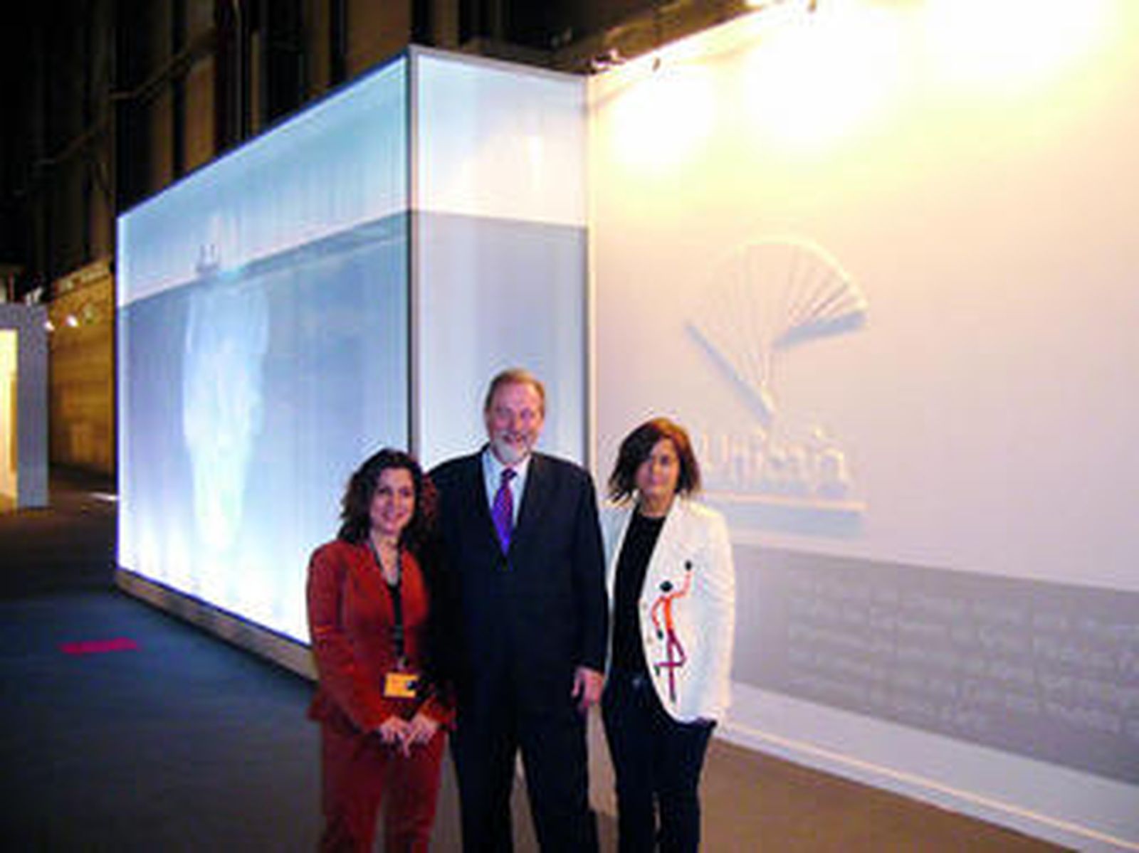 Felipe Faraguna, director general de la Obra Social de Unicaja con María Luz Reguero y Pilar Ruiz.