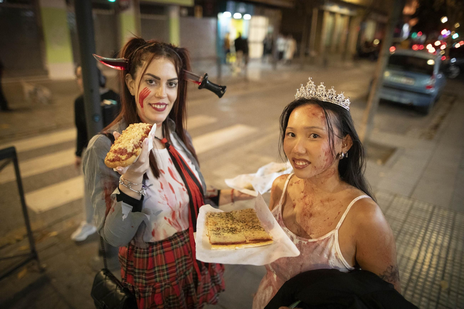 "Así fue la noche de Halloween en Granada: disfraces, truco y trato"