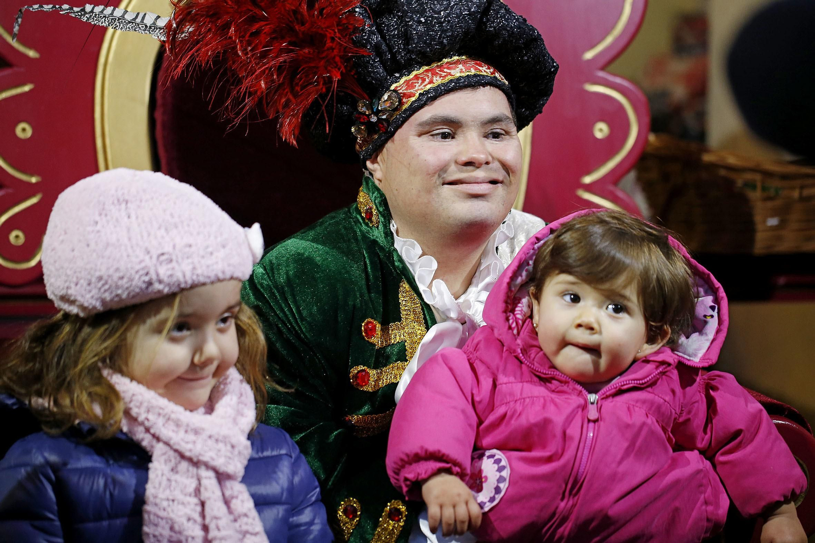 El Cartero Real recoge las cartas de los niños gaditanos para los Reyes Magos