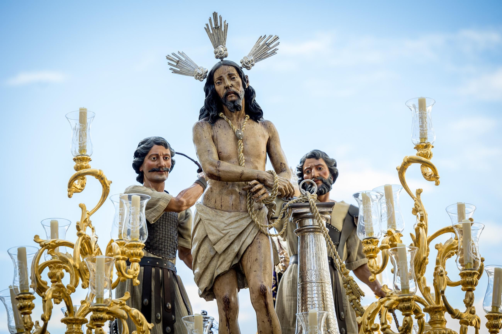 Imágenes de la salida de Columna en la Semana Santa de Cádiz 2025