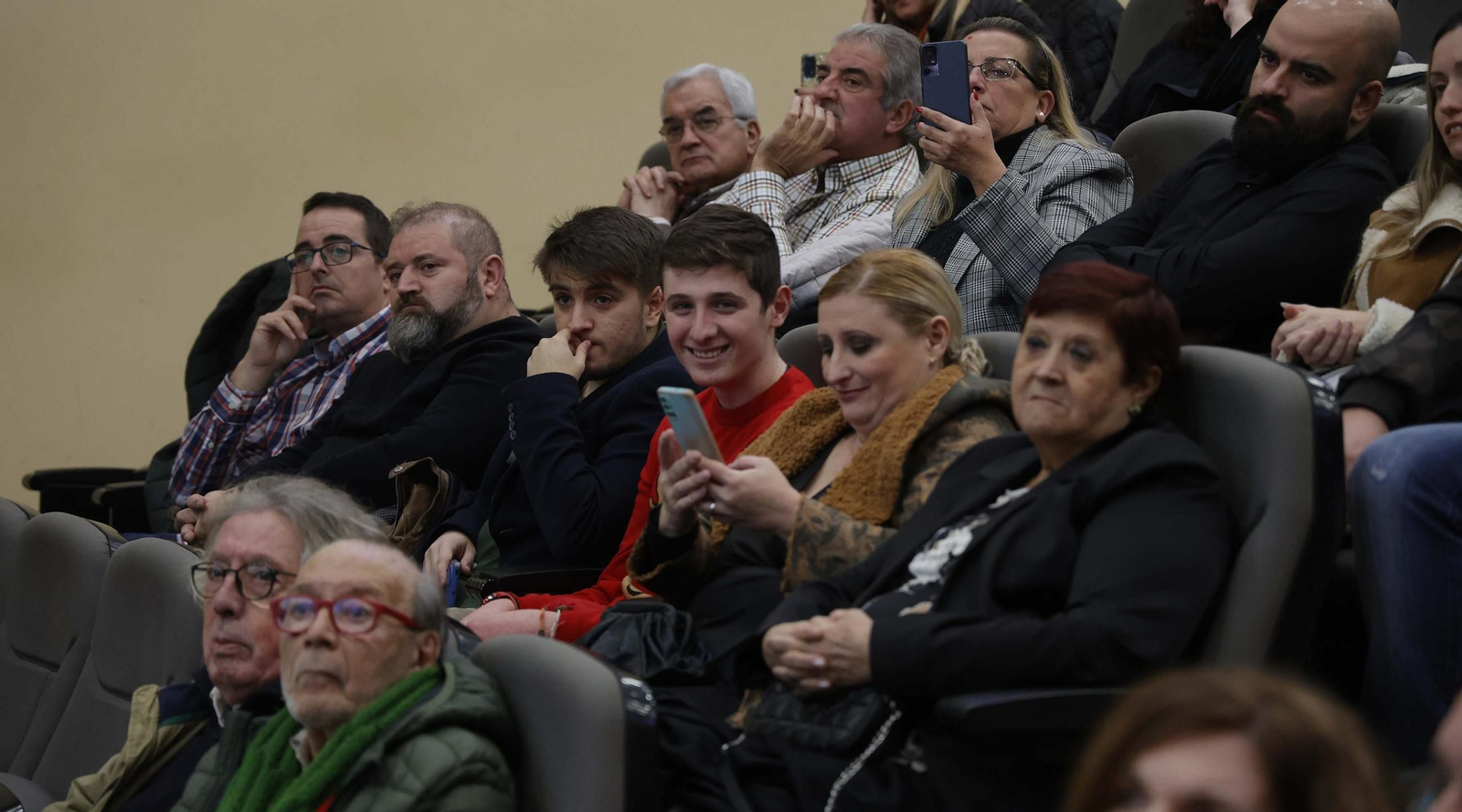Fotos de la entrega de los premios del Ateneo de Algeciras a María Quiros y Tatiana Delalvz