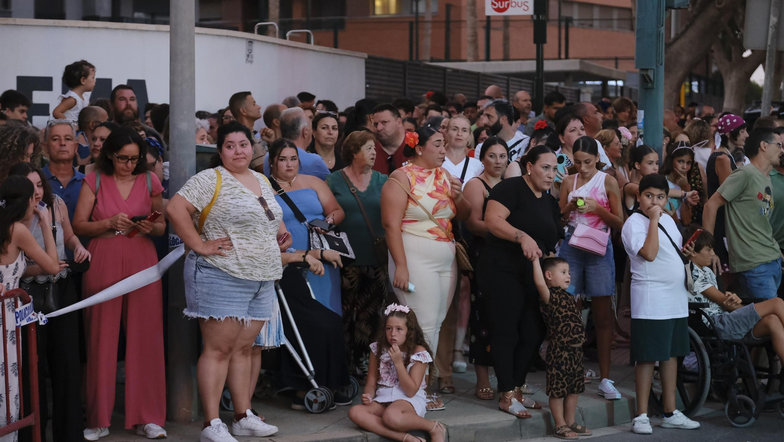 El pregón de la Feria de Almería 2025 y el encendido de la portada, en imágenes