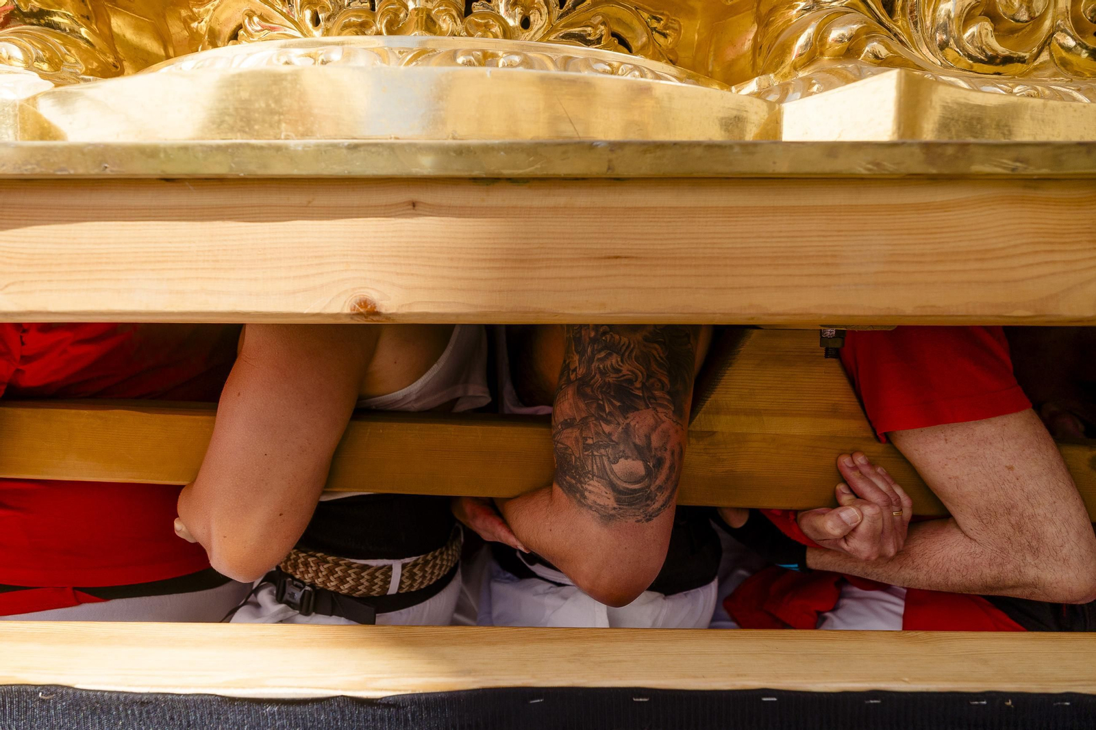 Imágenes de la salida de Sentencia en la Semana Santa de Cádiz 2025