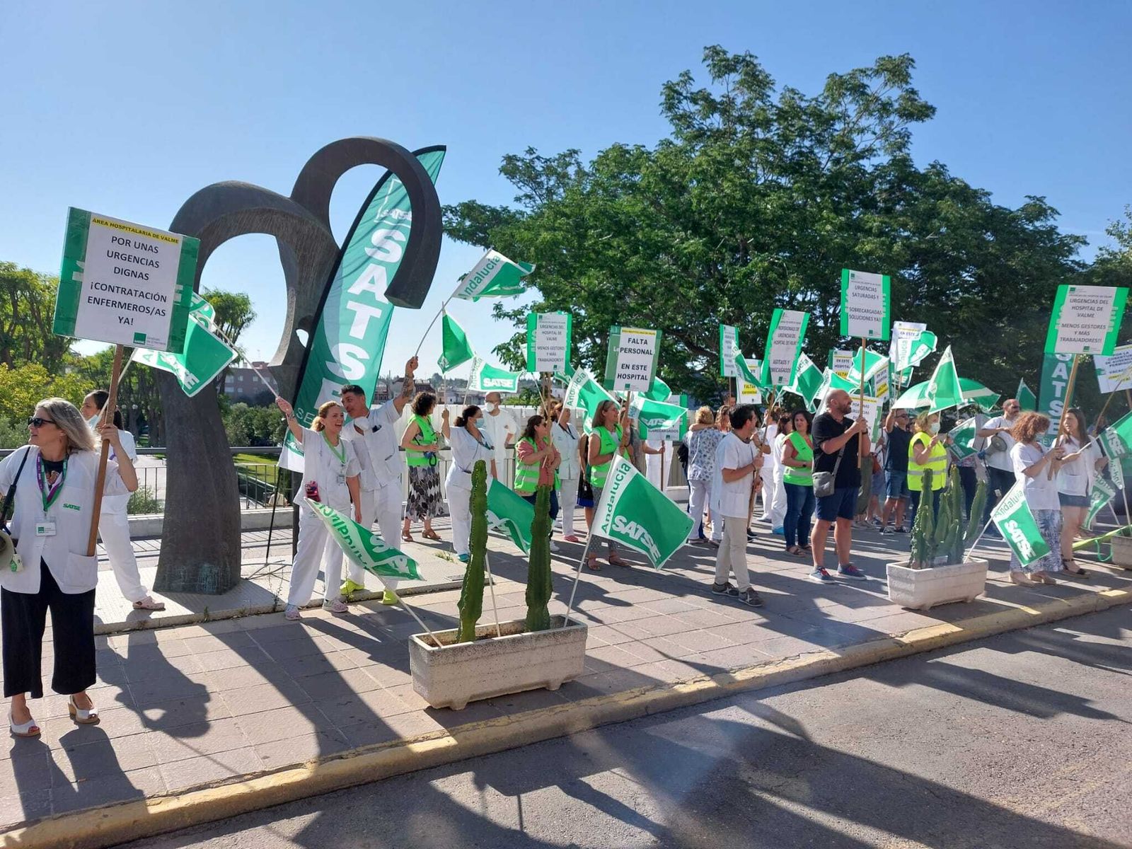 Protesta de Satse a las puertas del Hospital de Valme.