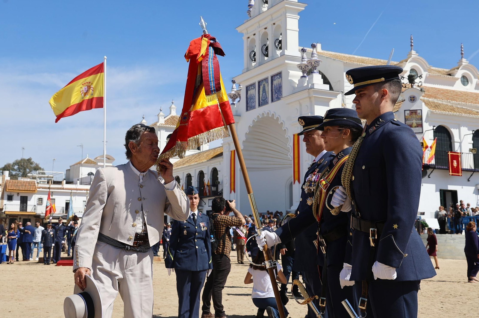 Imágenes del acto de Juramento o Promesa de Fidelidad a la Bandera Nacional en El Rocío