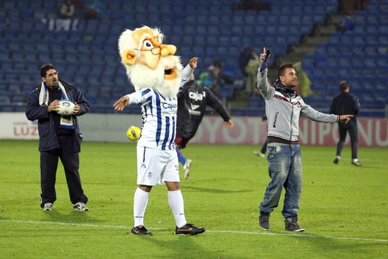 El Recreativo no pasa del empate en casa ante el Huesca. / Espínola