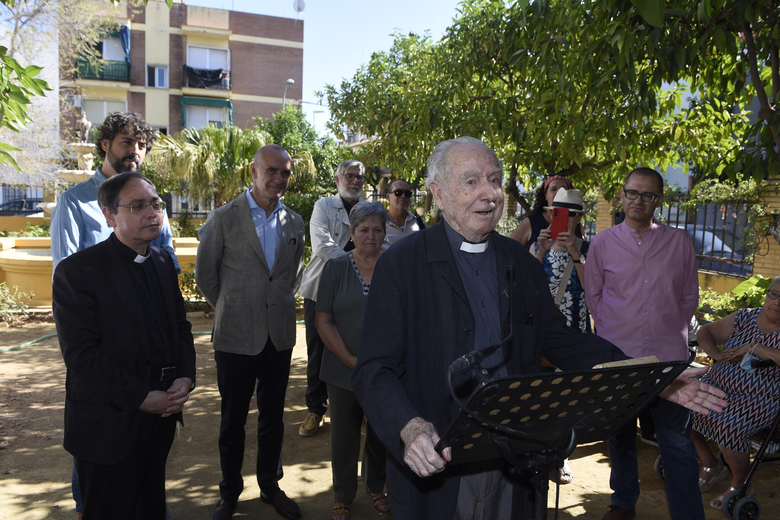 Las imágenes de la inauguración de los jardines del párroco D. Pedro Ybarra