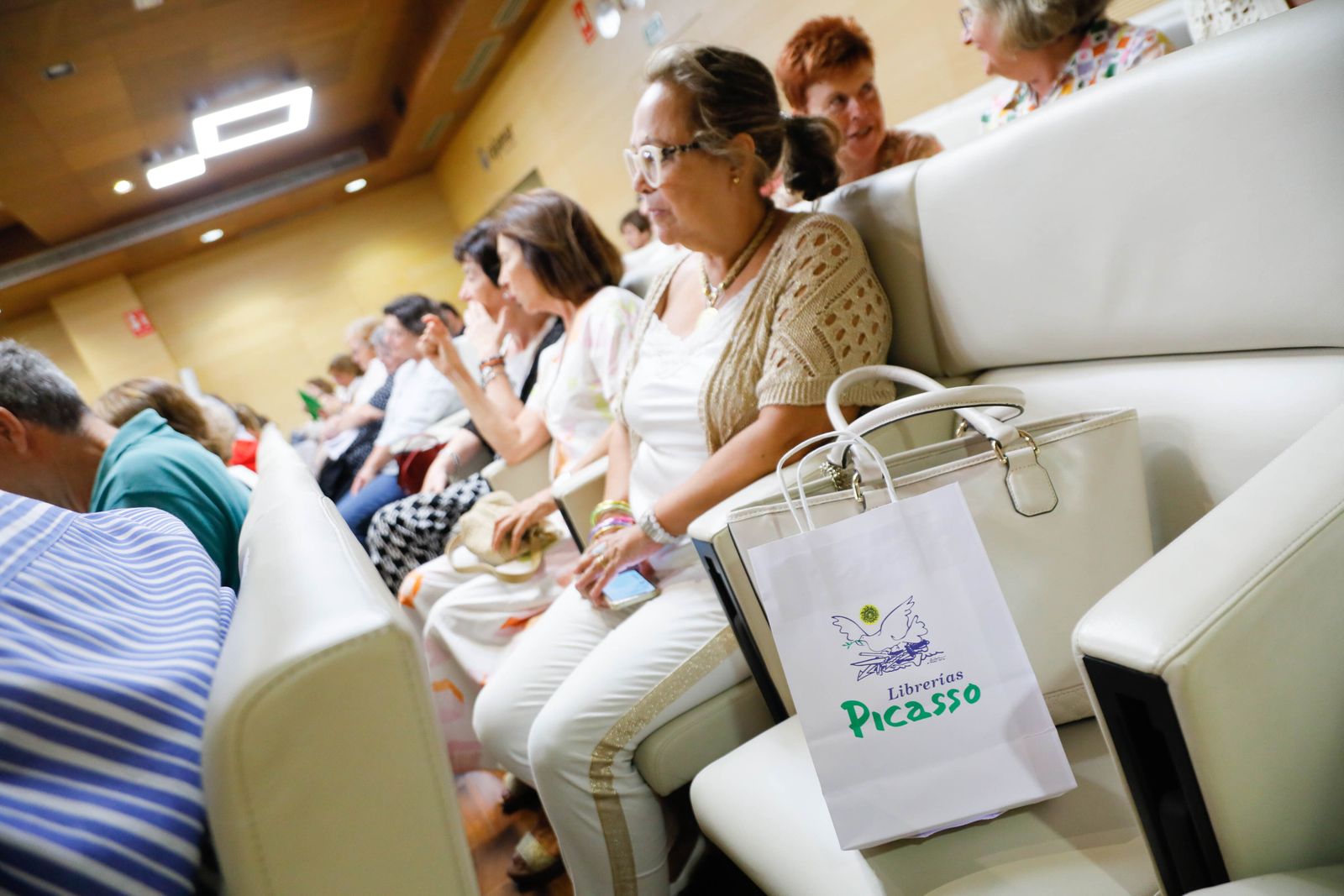 Imágenes de Diario de los Libros, con Julia Navarro