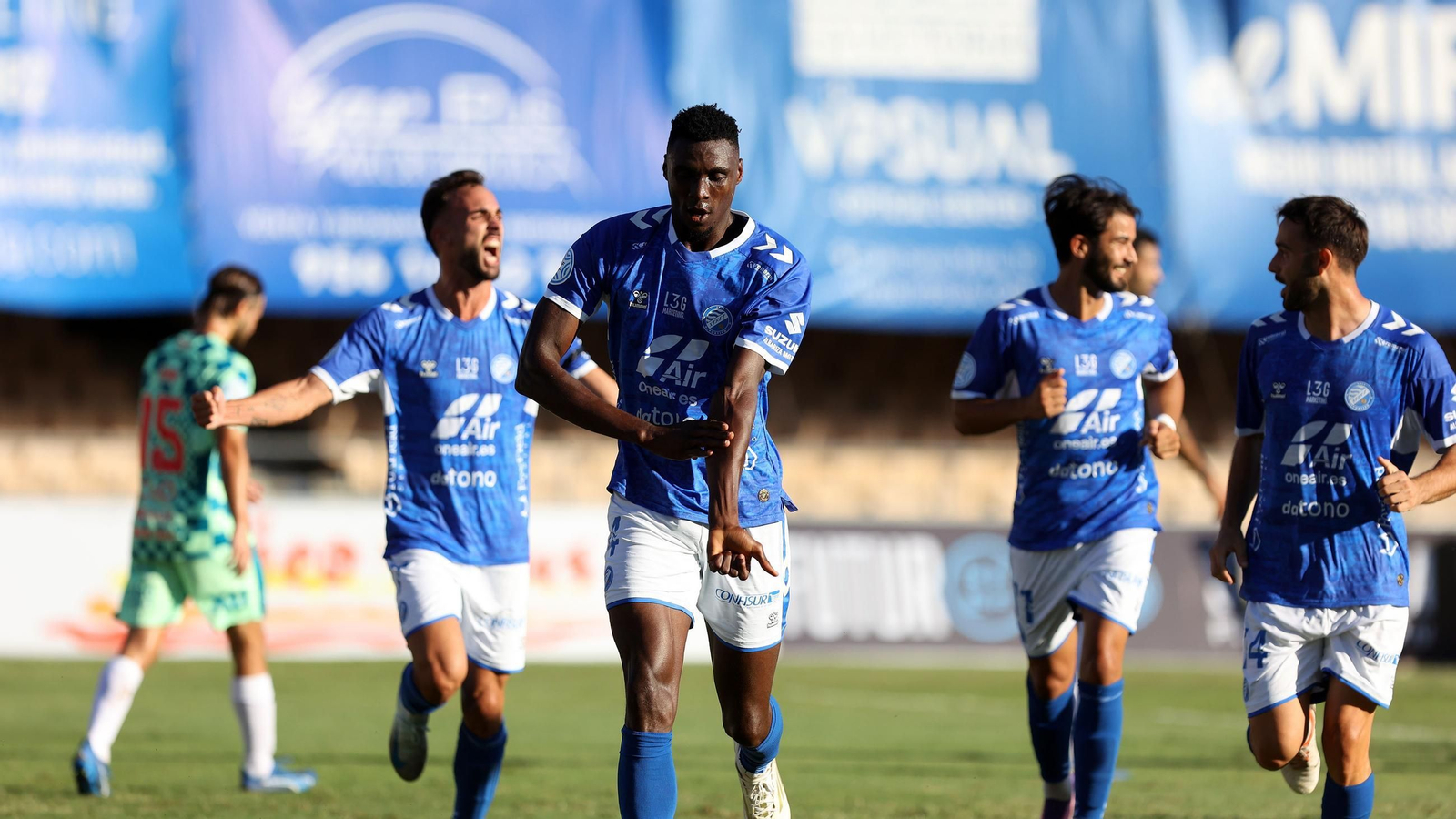 Imágenes del Xerez DFC contra el Yeclano Deportivo en Chapín