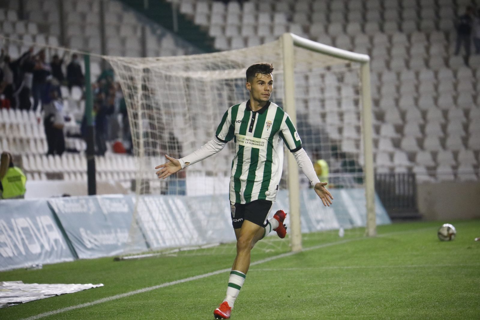 La victoria del Córdoba CF ante el Cacereño, en imágenes