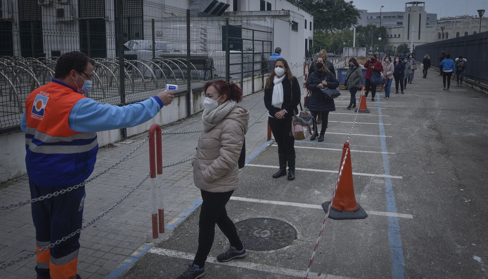 Coronavirus: La vacunación en el Pabellón deportivo de la Facultad de Económicas