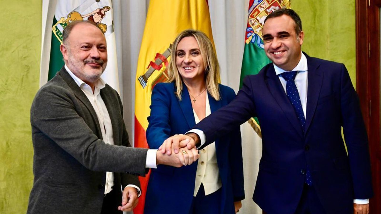 Imagen de la reunión entre el Ayuntamientod e Granada, la Diputación e Iberia