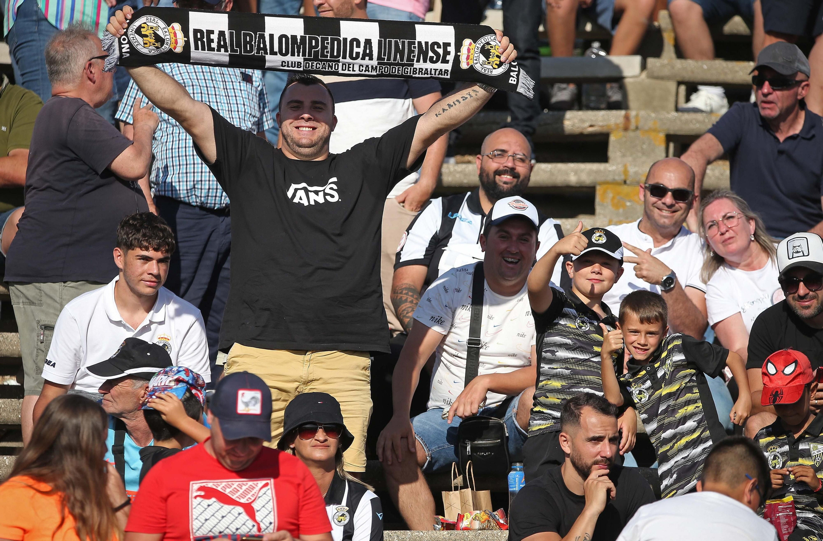 Fotos de la afición durante el Balona - Córdoba en el estadio municipal de La Línea