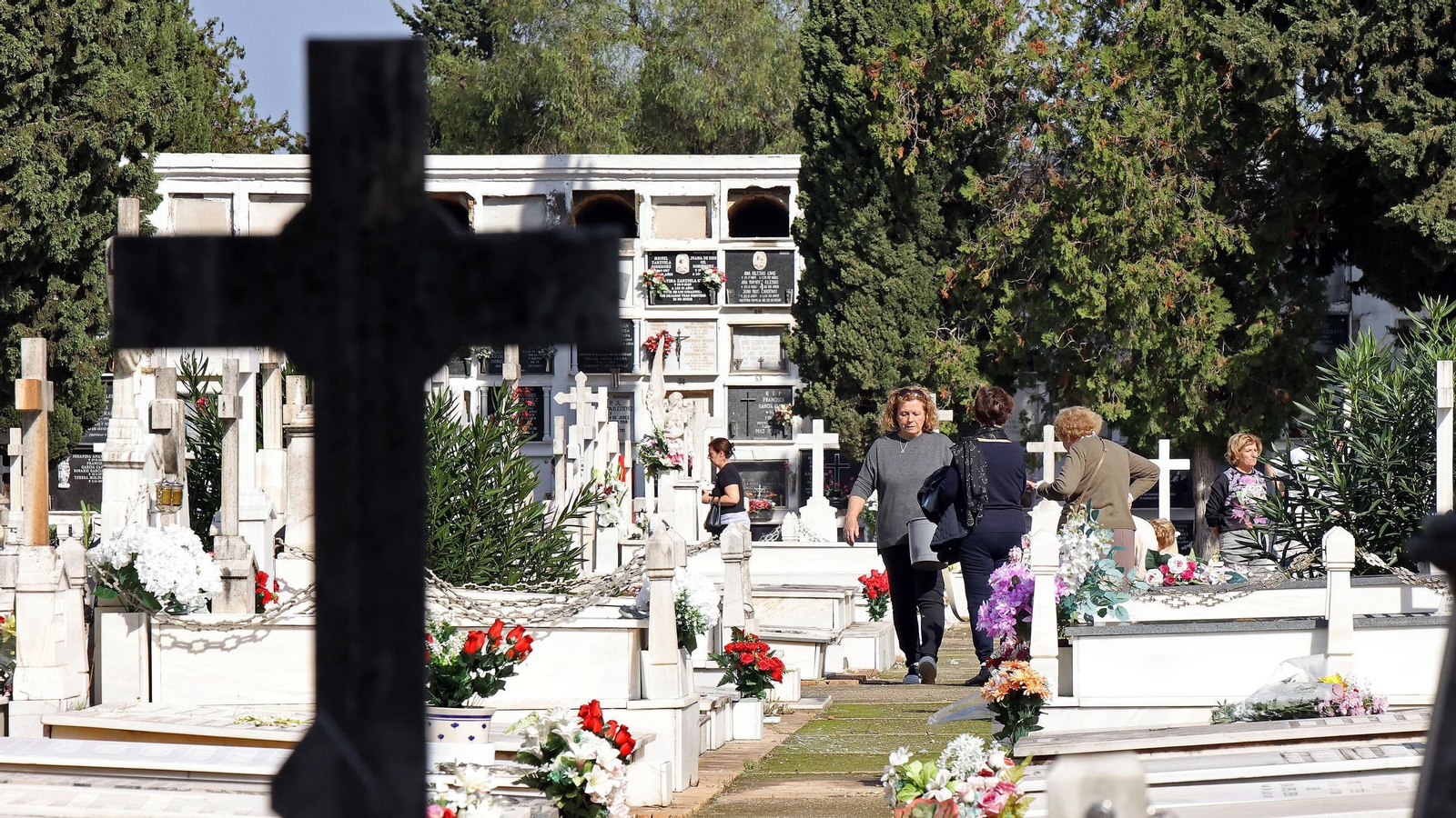Imágenes del cementerio de Jerez en el Día de los Fieles Difuntos