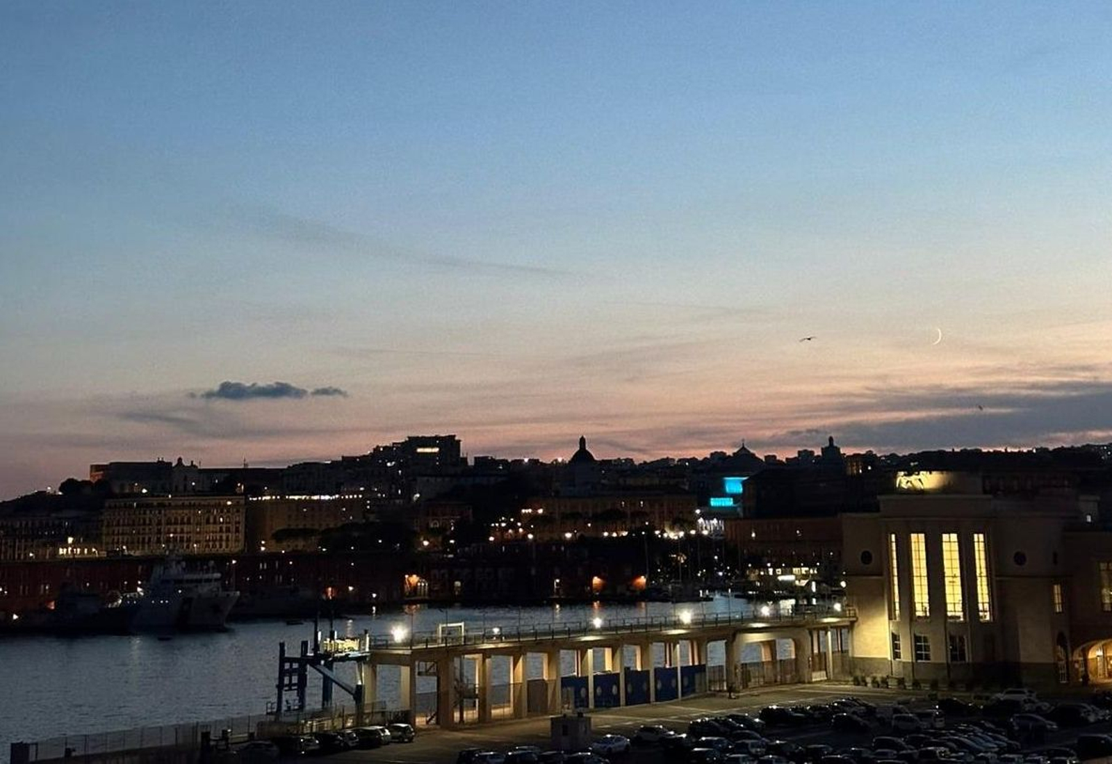 La ciudad de Nápoles vista desde el crucero.