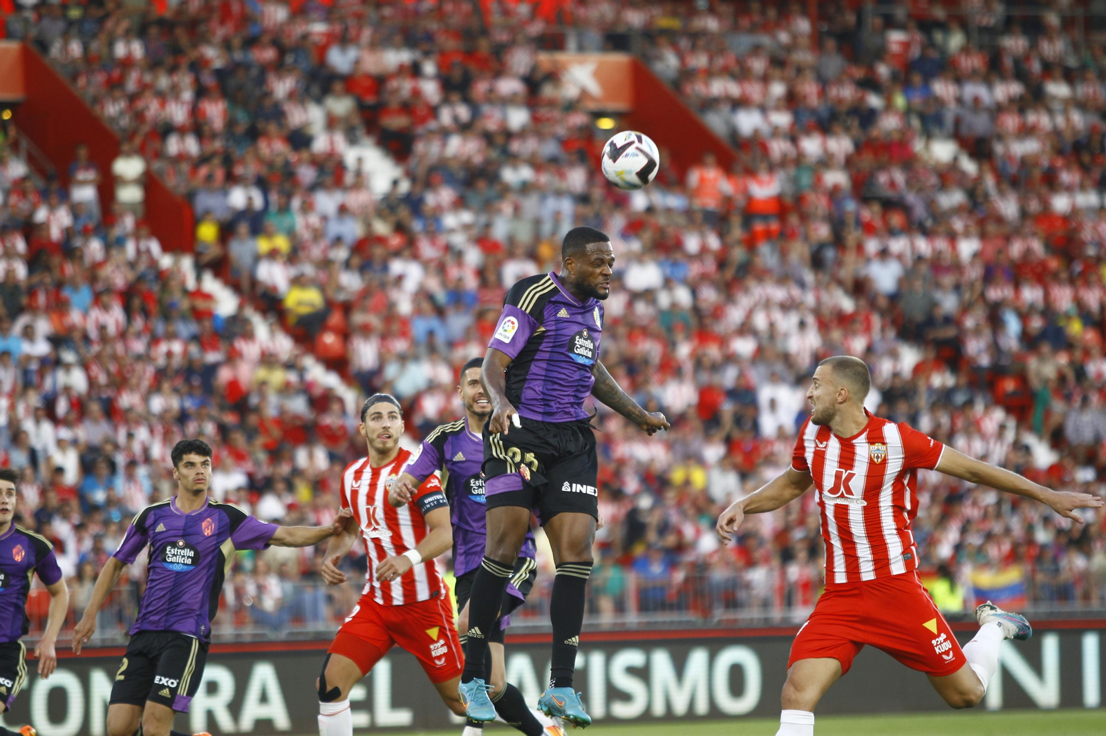 Imágenes del partido U.D. Almería-Real Valladolid C.F.