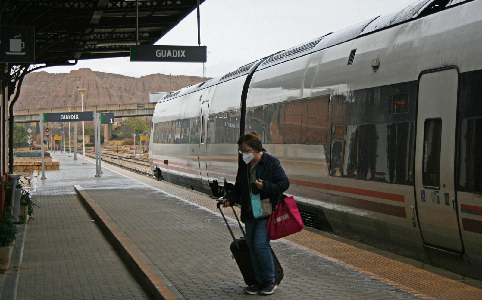 Fotos: el patrimonio ferroviario abandonado de la línea de tren Guadix-Baza-Lorca