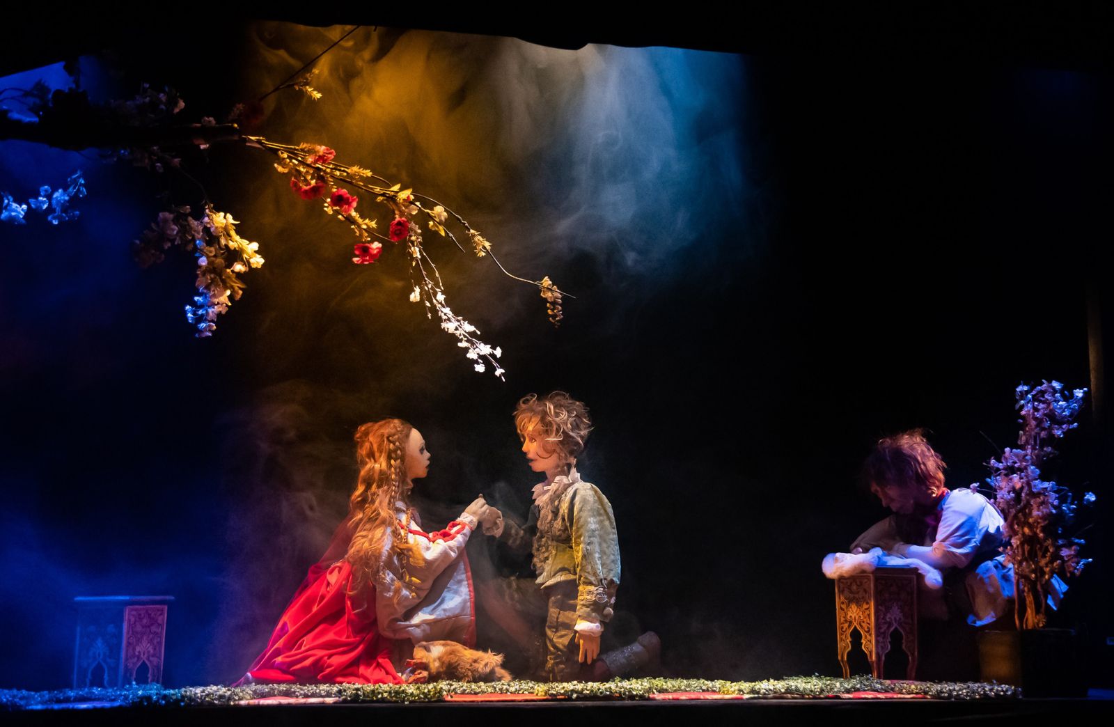 Una hermosa imagen del espectáculo de títeres para adultos de Teatro Corsario 'Celestina Infernal'.