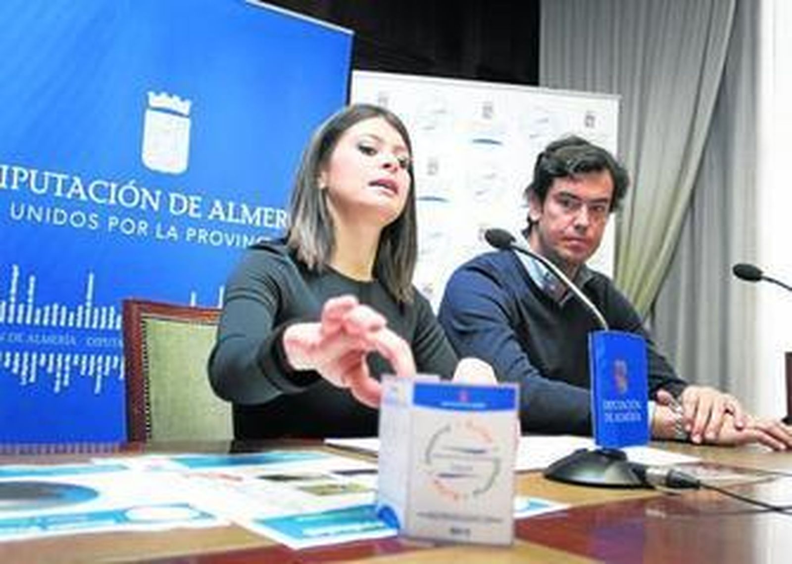Ángeles Martínez y Juanjo Salvador, en la presentación del programa en Diputación.