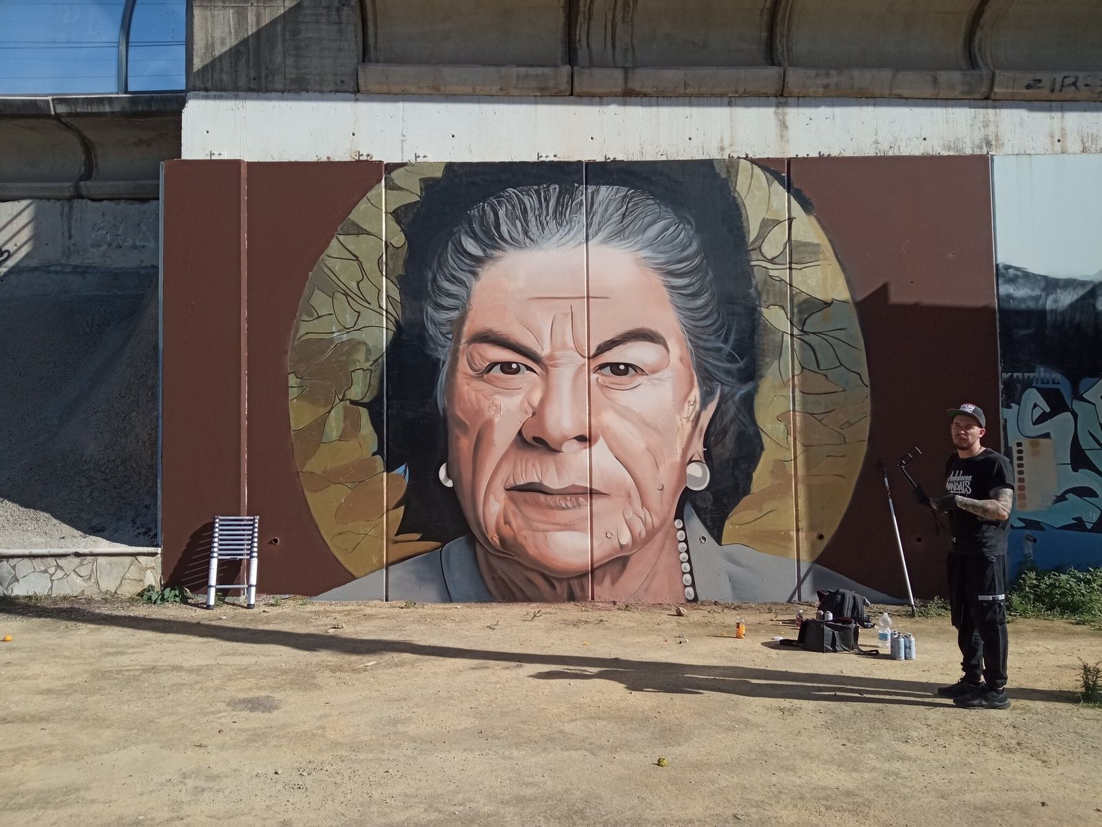 El artista jerezano Fran Castro está acabando el mural dedicado a La Paquera de Jerez