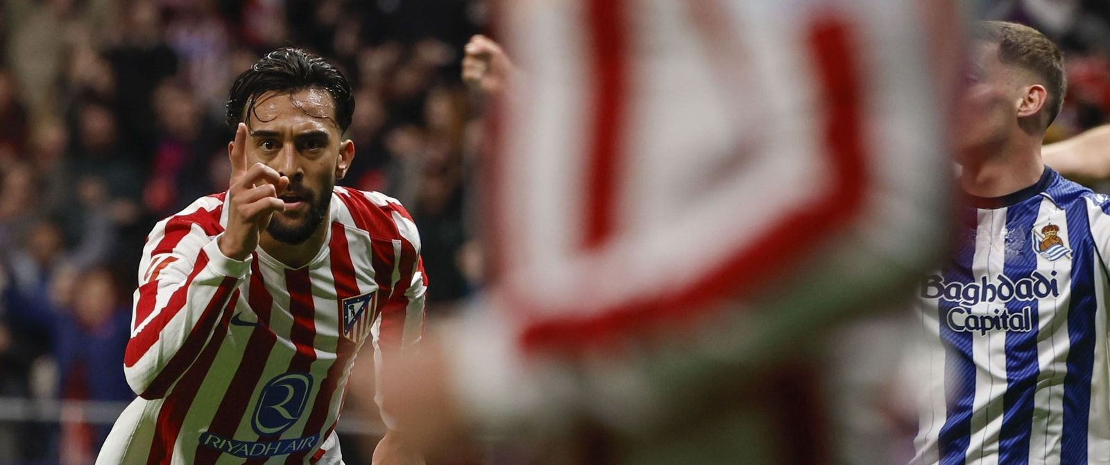 Nico González celebra su segundo gol contra la Real Sociedad.