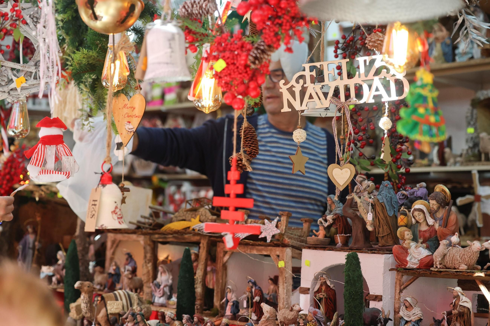 Un puesto en el Mercado de Navidad de Málaga. Un puesto en el Mercado de Navidad de Málaga.