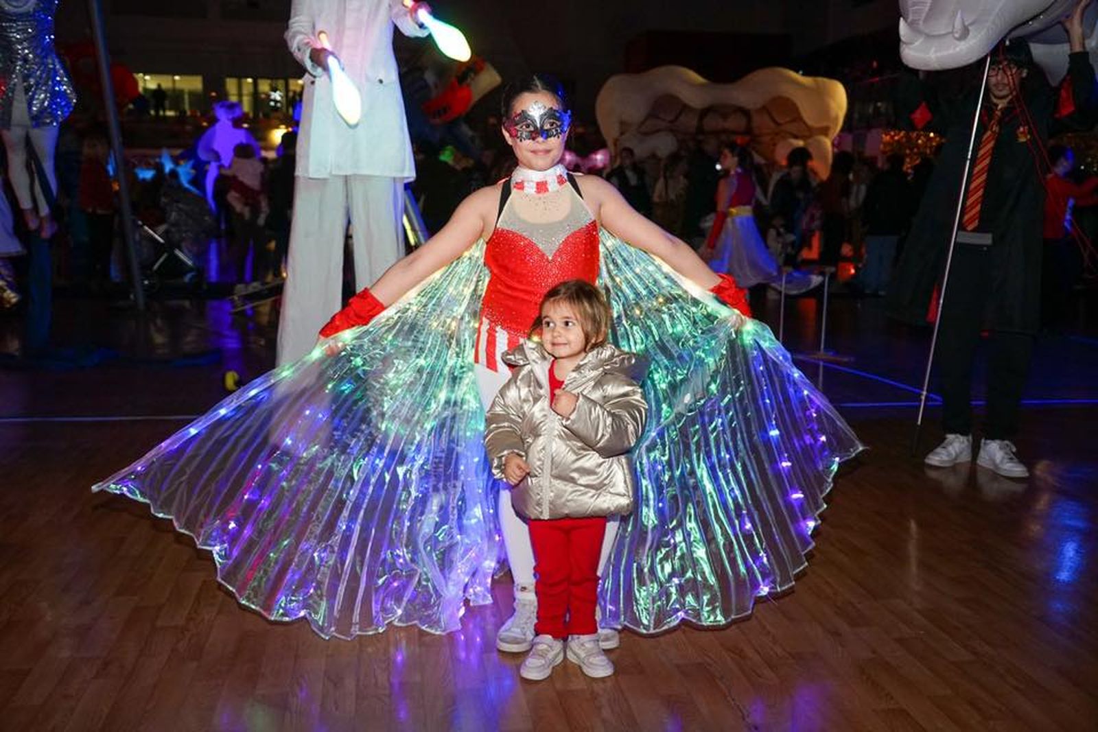 La lluvia no pudo con una ilusión desbordante en Vícar: la cabalgata estática, en imágenes