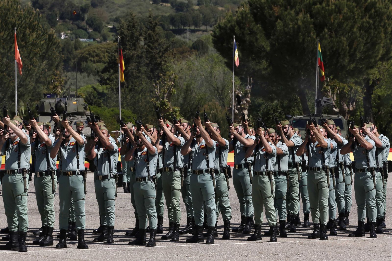Homenaje de La Legión a los militares fallecidos, en fotos.