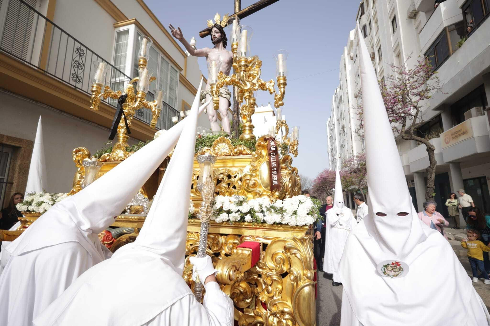 Imágenes de la procesión del Resucitado de la Semana Santa de San Fernando 2023