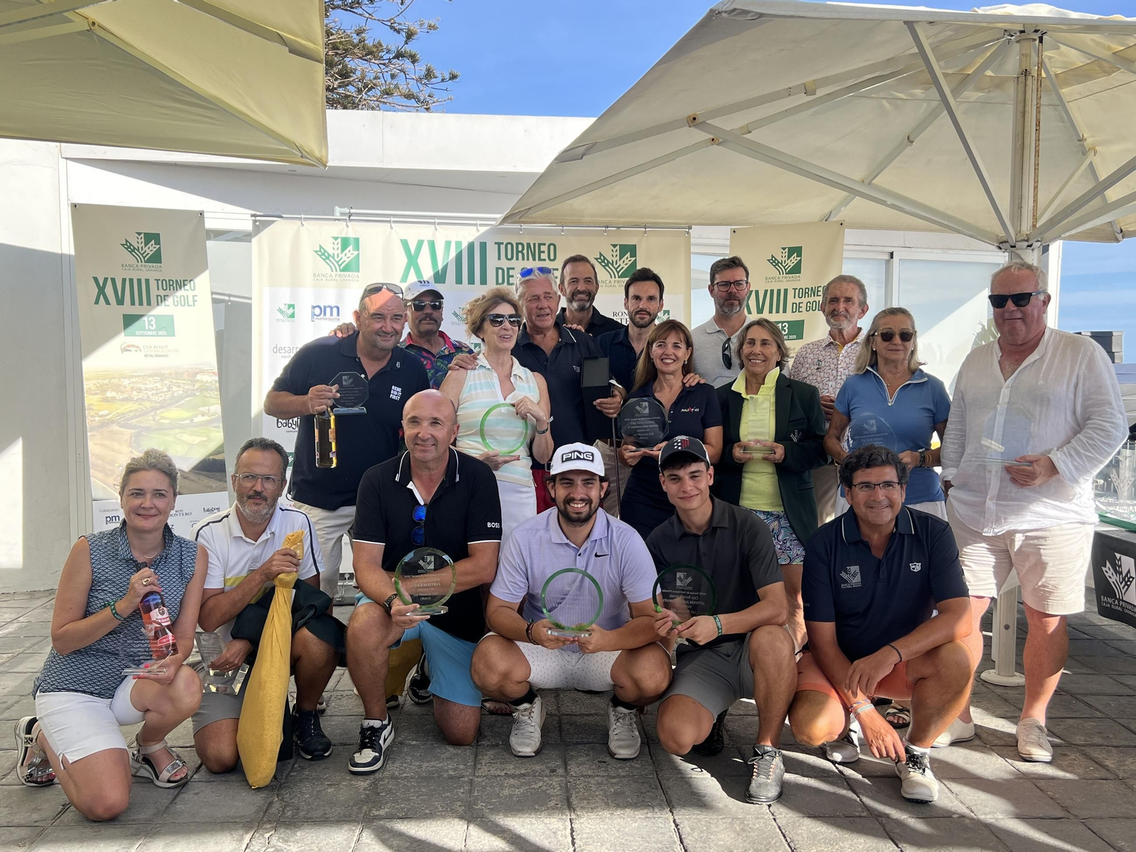 Fotografía de familia de los premiados en el torneo.