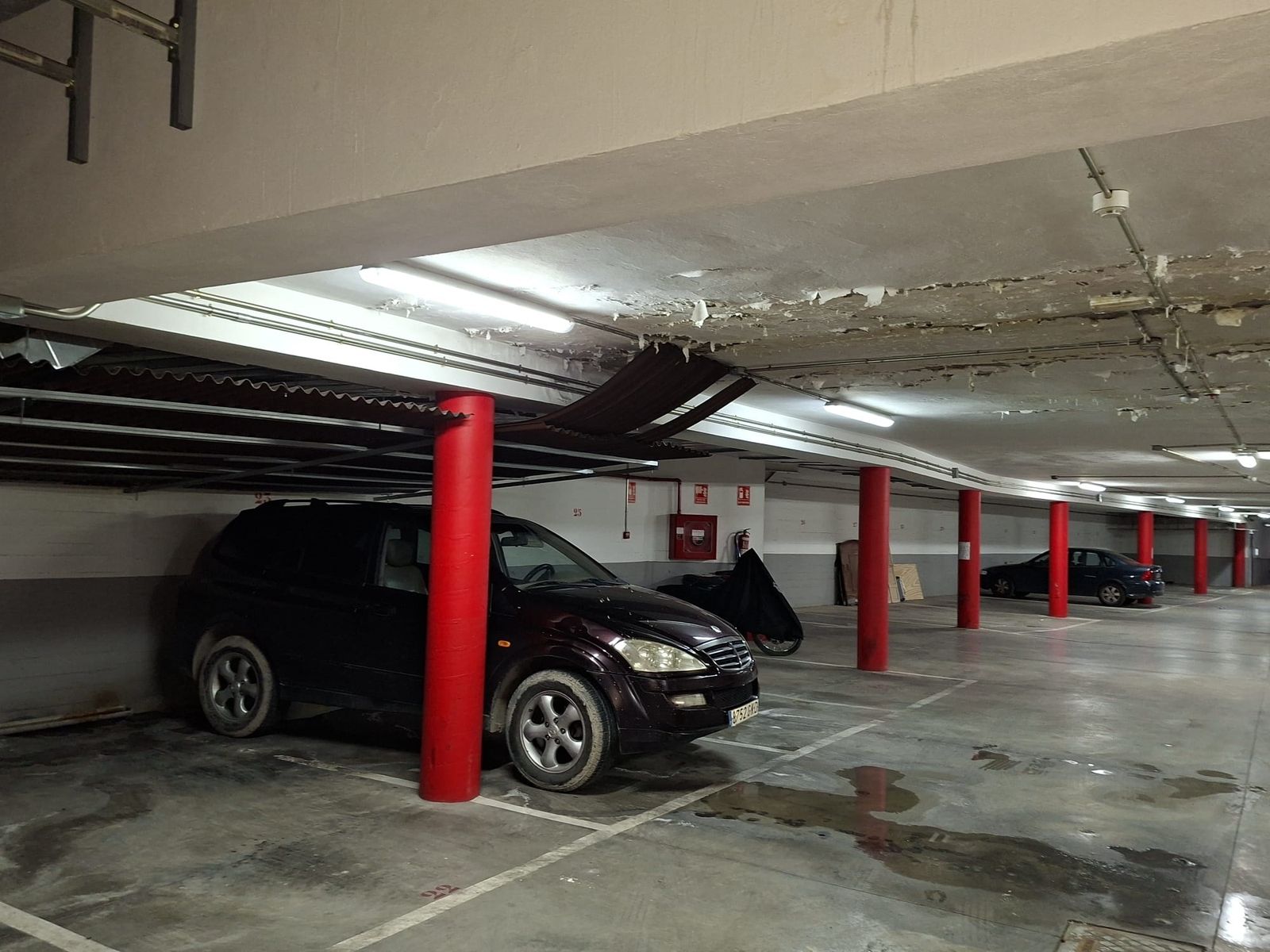 Imagen del estado en que se encuentran las plazas de garaje bajo el Astoria.