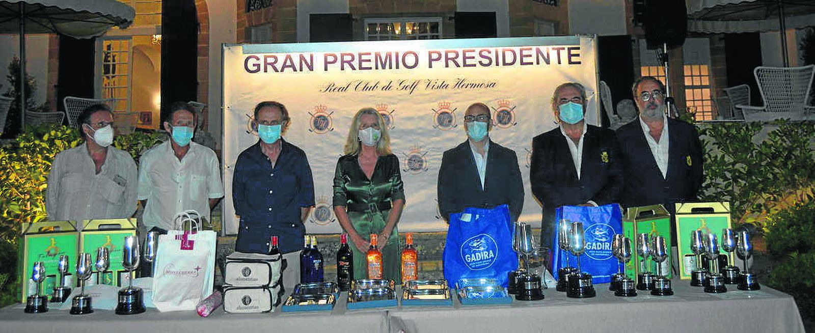 Álfonso Pérez-Barbadillo, Juan Melgarejo, Jaime Tovar, Rocío Medina, el alcalde de El Puerto de Santa María, Germán Beardo, y Gabriel González Gordon, durante la entrega de trofeos.