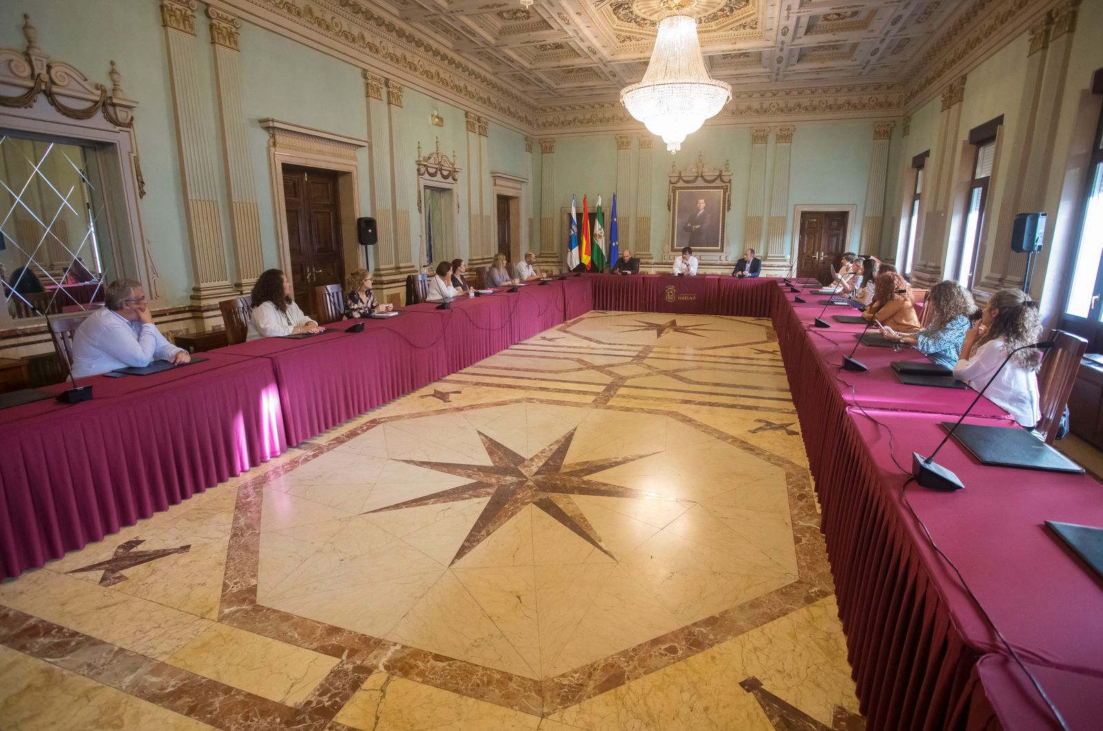 Encuentro de directores de colegios públicos y Gabriel Cruz.