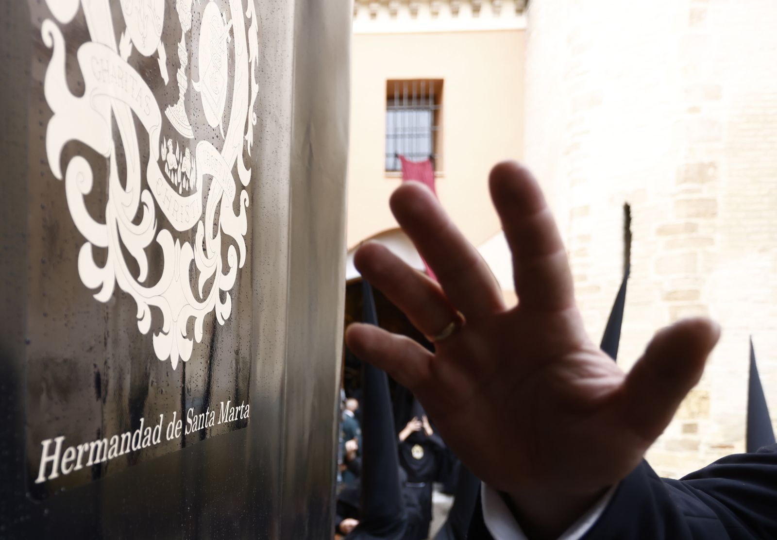 Las imágenes de Santa Marta en la Semana Santa de Sevilla un lunes Santo