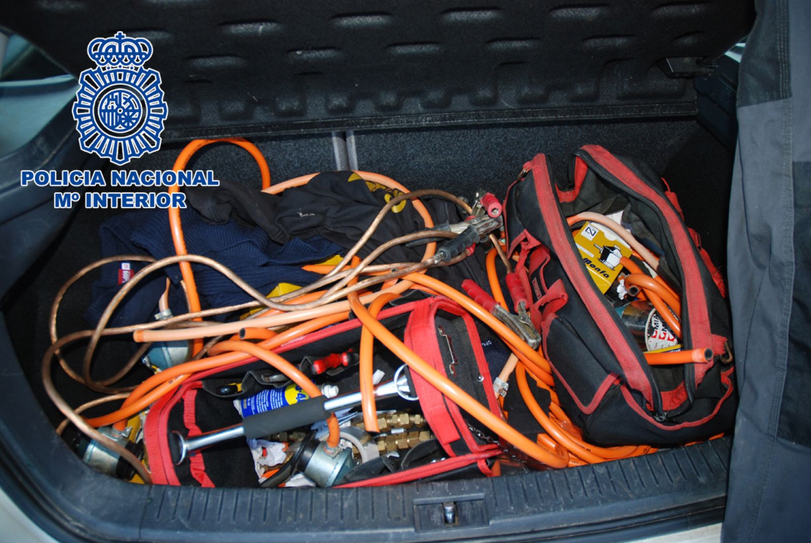 Imagen de archivo de material intervenido por la Policía en una operación contra los timos de gas.