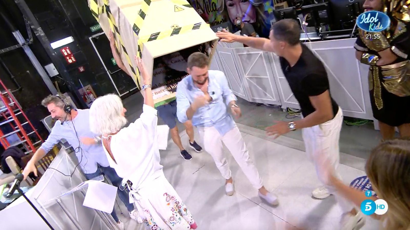 José Antonio Avilés entra en el plató de Sálvame