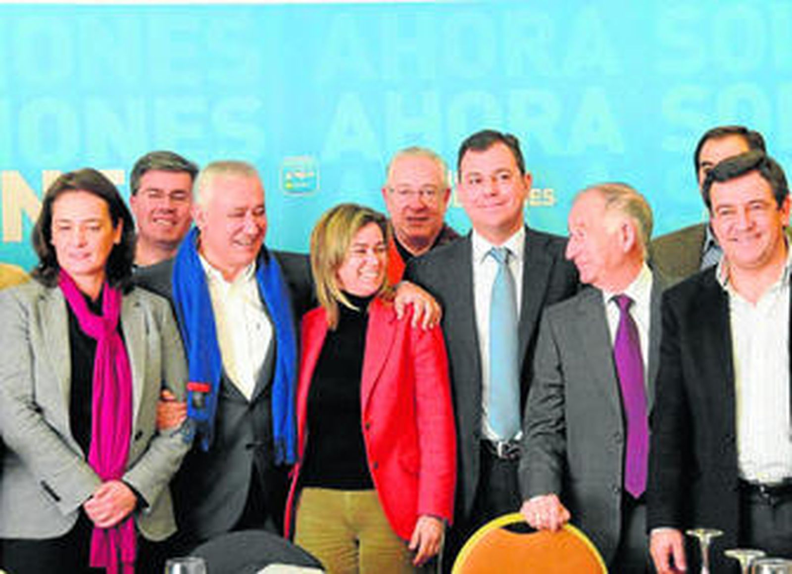 Javier Arenas sonríe en la reunión que mantuvo ayer con los presidentes provinciales y cargos del PP-A.