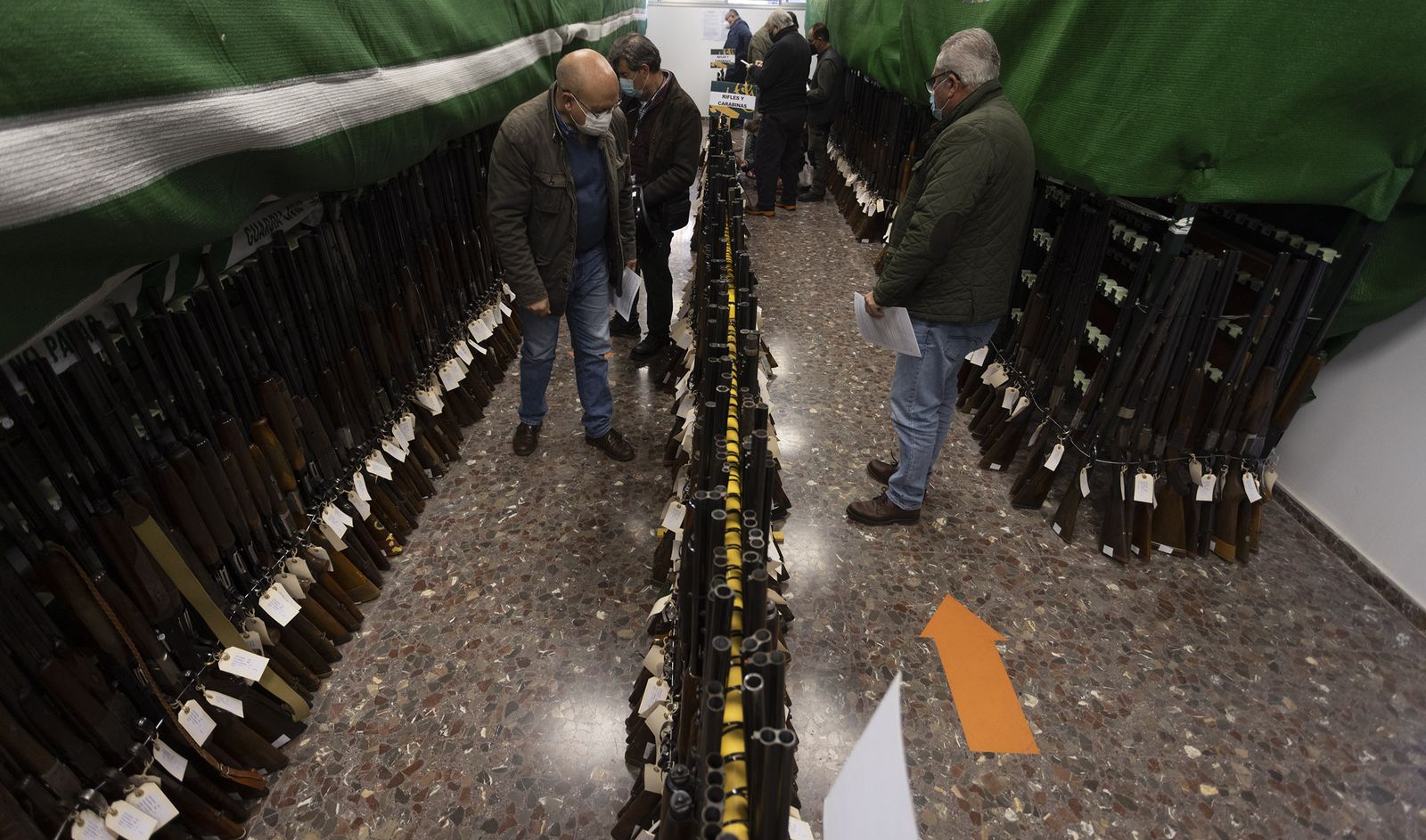 Armas expuestas en la Comdancia de la Guardia Civil de Sevilla.