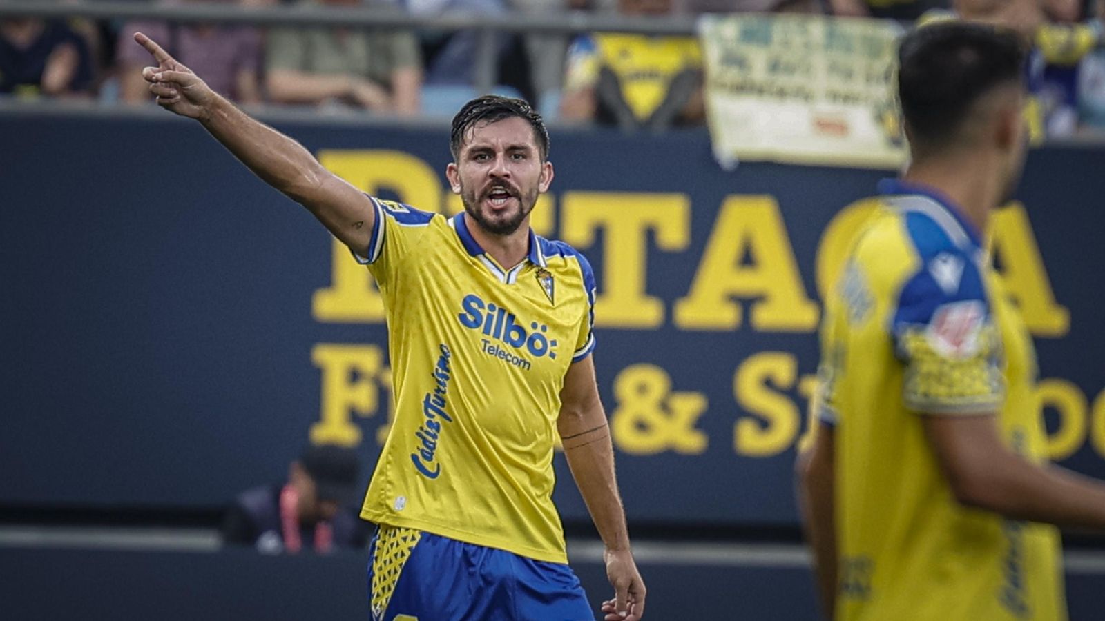 Búscate entre las fotos del partido de fútbol Cádiz CF - CD Tenerife de la Liga Hypermotion