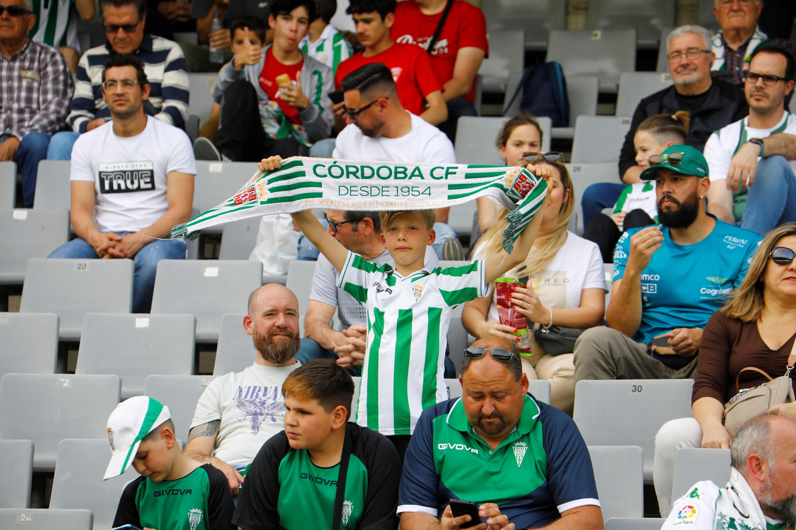Las mejores fotos del ambiente en El Arcángel para el Córdoba CF - San Fernando