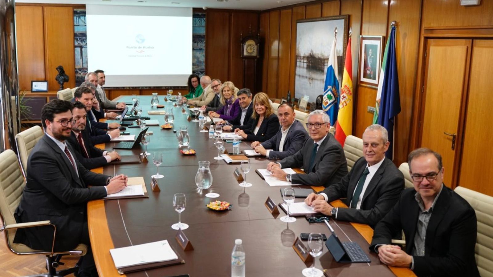 El Consejo de Administración del Puerto de Huelva, reunido este jueves.