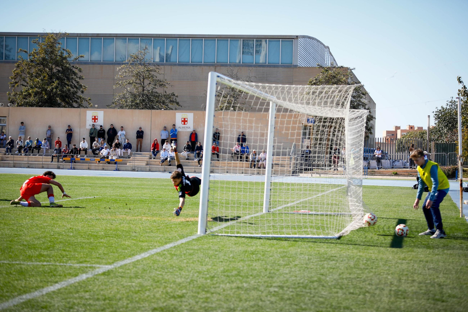 Las imágenes de Segunda RFEF entre Almeria B y recreativo de Granada