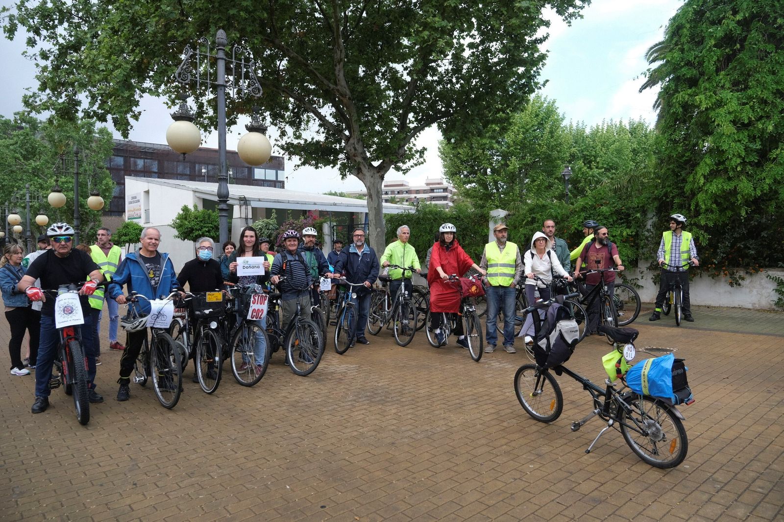 La 'bicifestación' para celebrar el Día de la Tierra en Córdoba, en imágenes