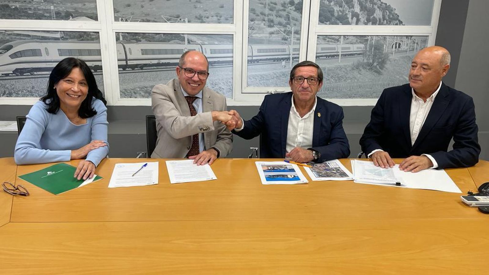 Rúbrica del convenio de cesión.