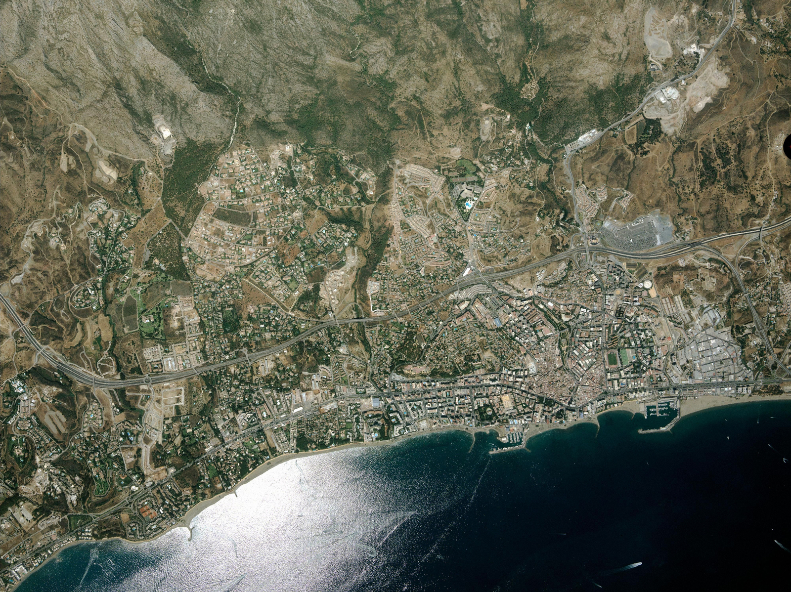 Vista aérea de Marbella en 2000