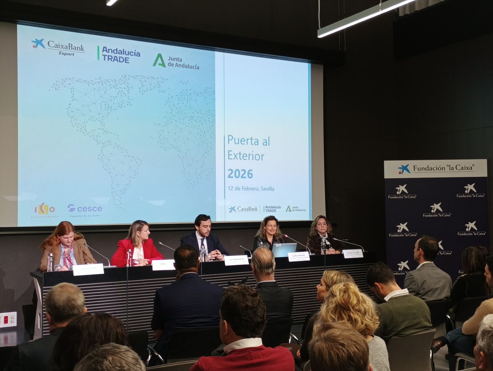 La mesa de ponentes durante la jornada 'Puerta al Exterior'.