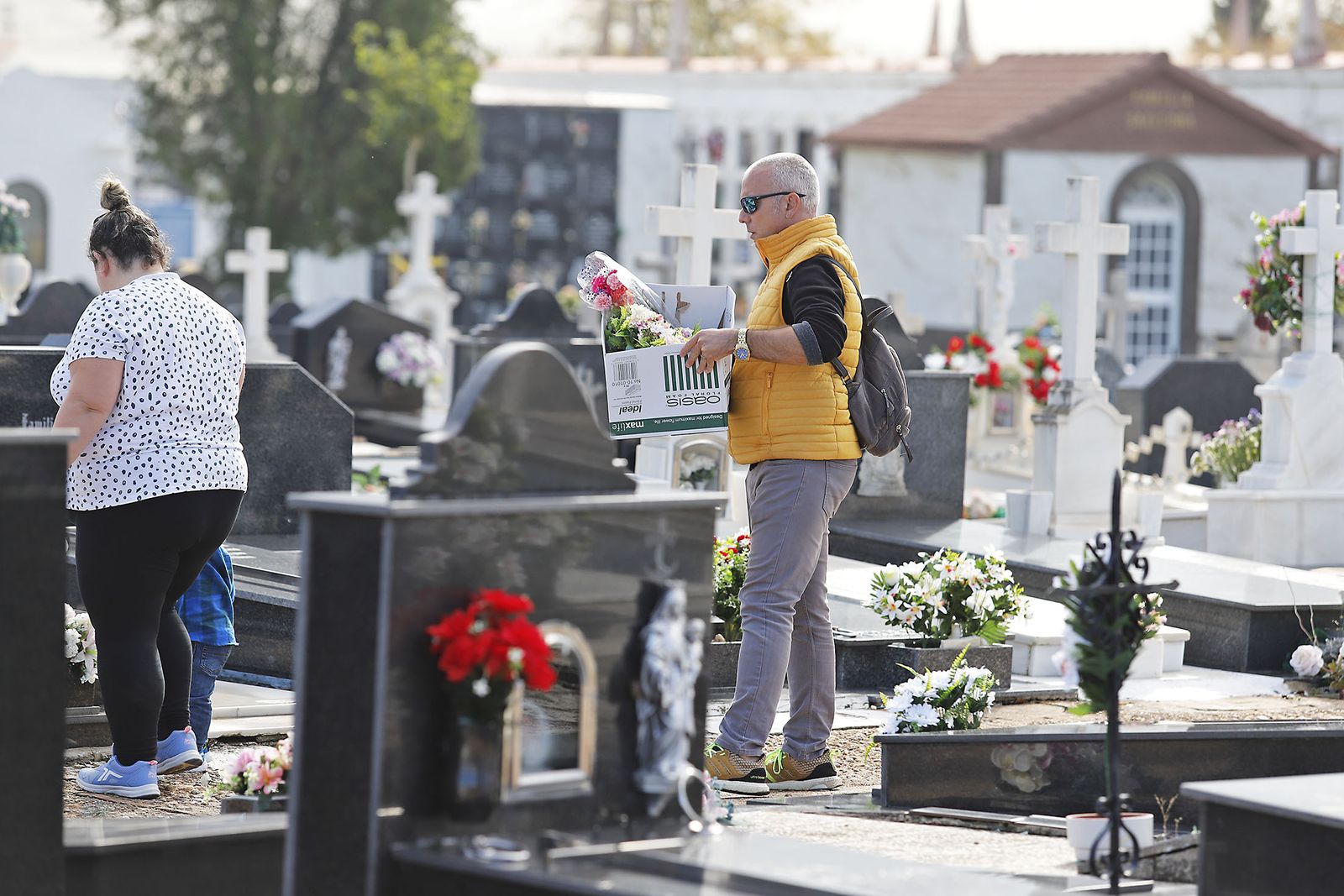 Imágenes del Día de Todos los Santos en el cementerio de la Soledad de Huelva