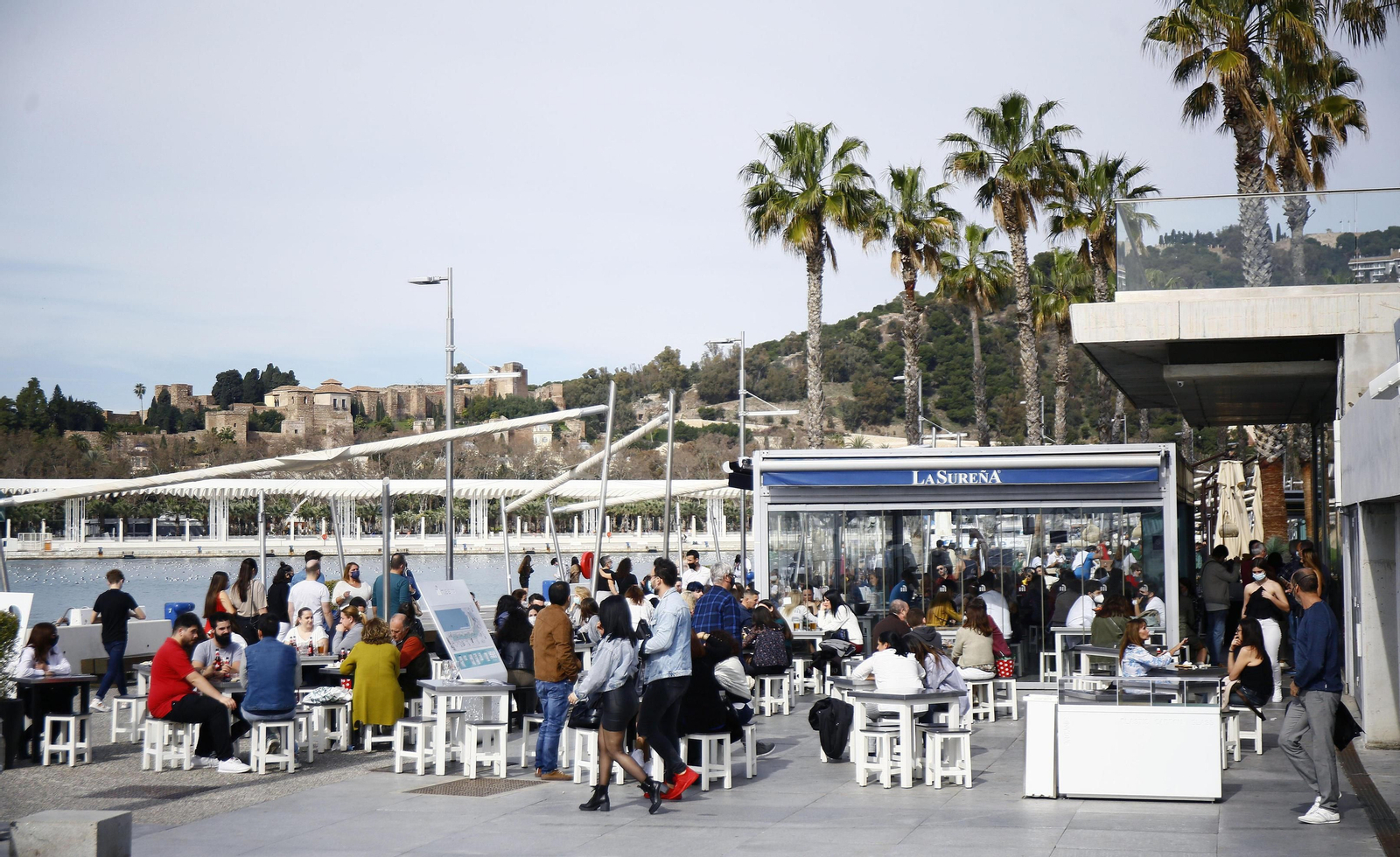 Las fotos de Málaga capital en la reapertura de bares y comercio no esencial