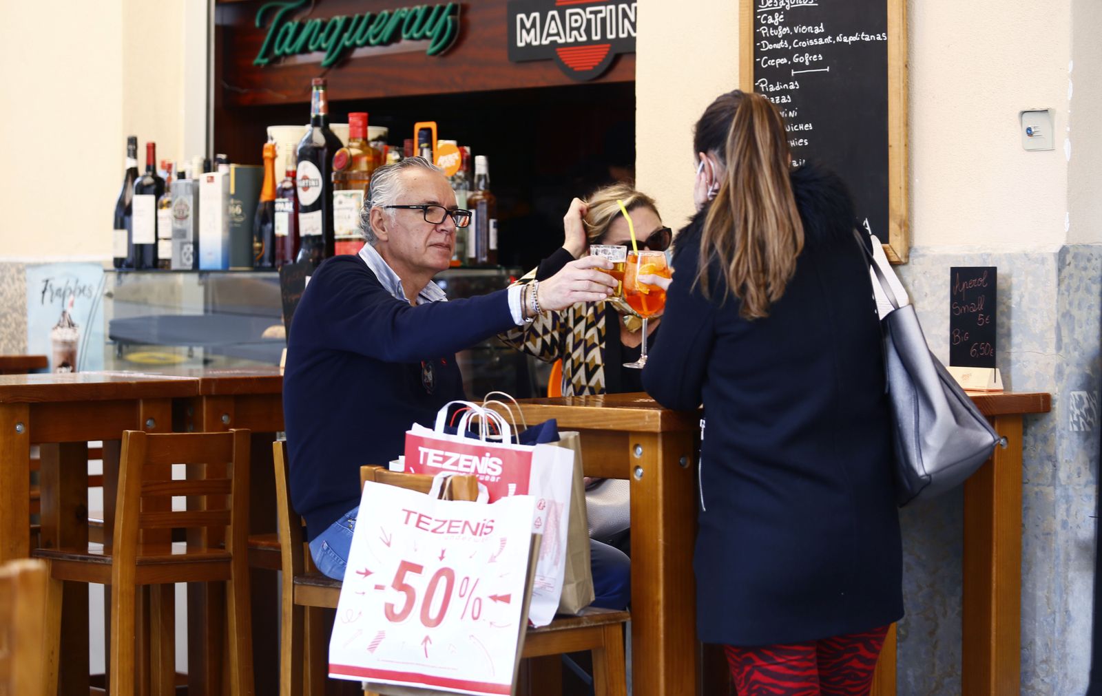 Las fotos de Málaga capital en la reapertura de bares y comercio no esencial